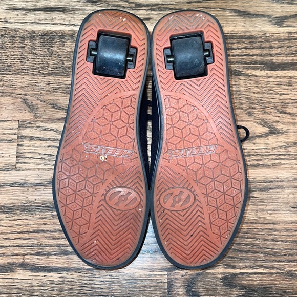 Youth Heelys Sneakers - Picture 4 of 5